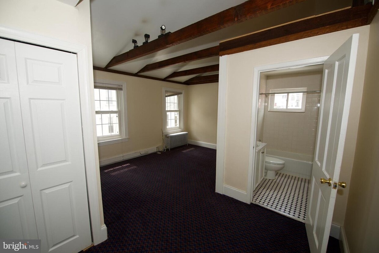 127 E Gay St Unit 2, West Chester, PA 19380 Room for Rent in West