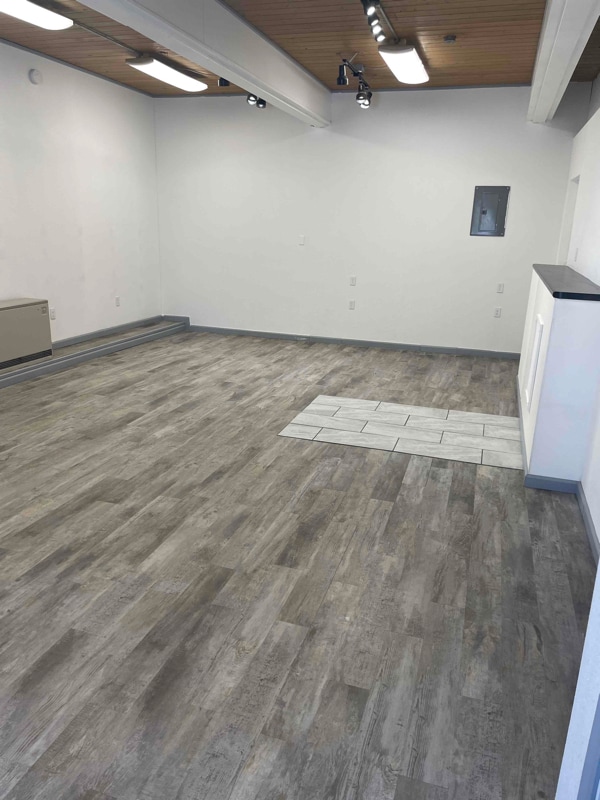 Building Photo - 208 Center St