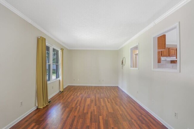 Foto del edificio - 8170 Linda Ln