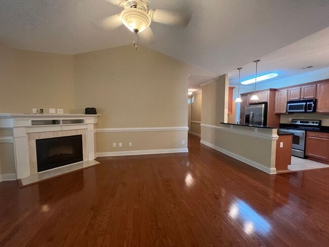 Foto del edificio - 210 Fountainhead Ln