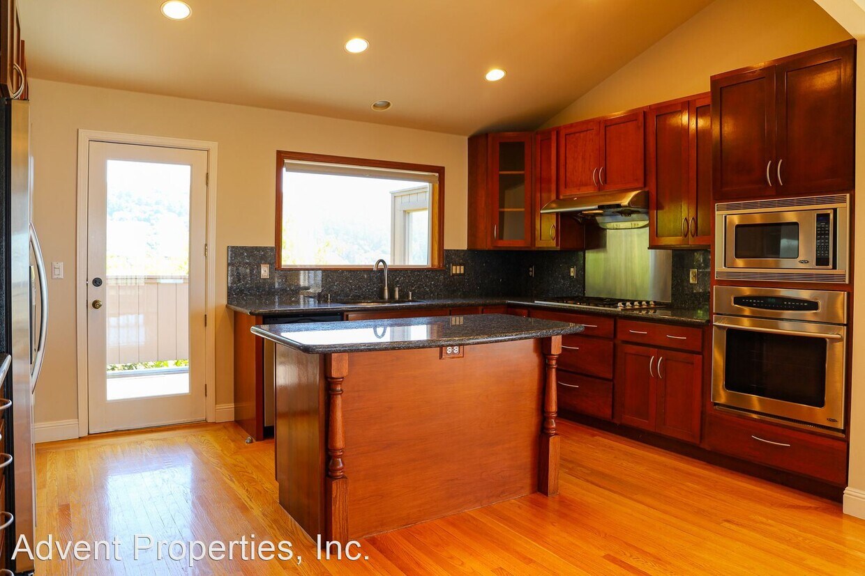 Primary Photo - 3 br, 3 bath House - 9 Clipper Hill