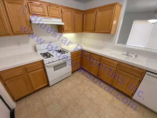 Foto del edificio - 15096 Roan Cir