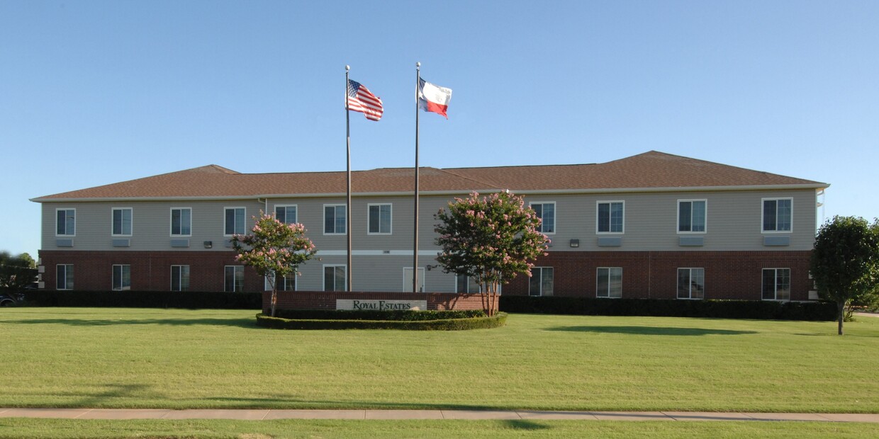 Foto principal - Royal Estates of Wichita Falls Senior Living