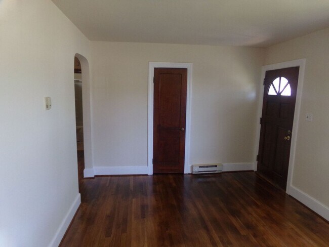 Building Photo - 4 Bedroom on County Dr.(Rt.460) in Petersburg