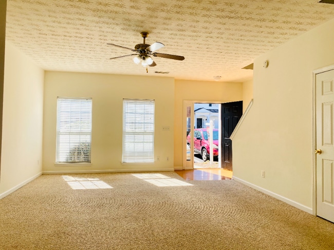 Building Photo - 619 Kenridge Way