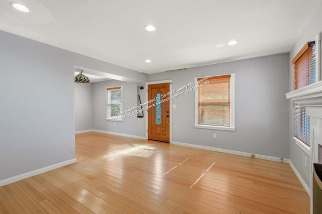 Foto del edificio - 7850 Crest Ave