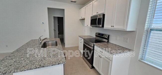 Foto del edificio - 3151 Voyager Ave