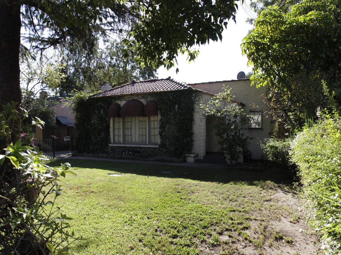 Building Photo - 11216 Hortense St