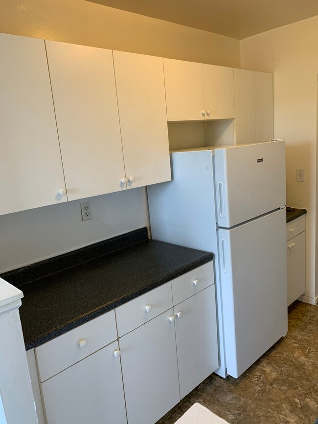 Building Photo - 25 Sunnyside Dr