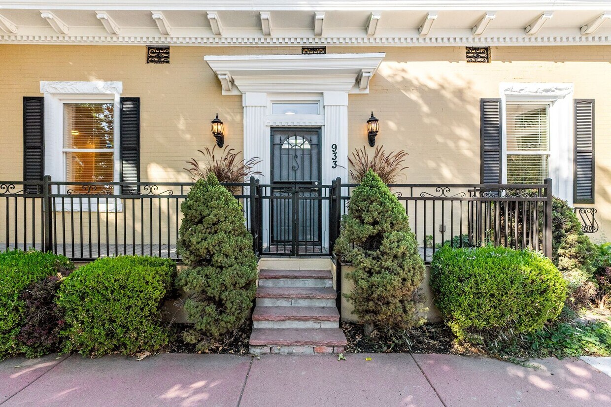 Foto principal - Beautiful Spanish Revival 3 Bedroom in Upt...