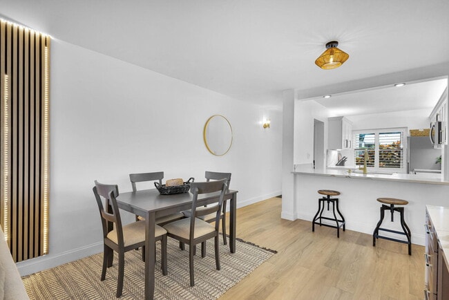 Foto del edificio - 12911 Briarlake Dr