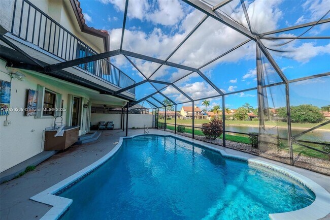 Foto del edificio - 22599 Esplanada Cir