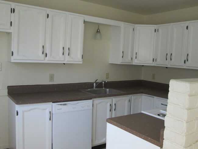 Foto del edificio - 3504 Oakview Dr