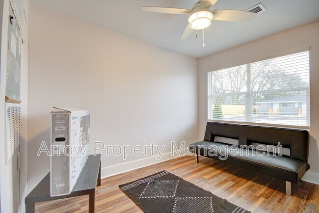 Foto del edificio - 4302 Knight Rd SW