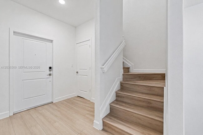 Foto del edificio - 2448 SE 10th St