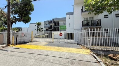 Building Photo - 2498 SW 17th Ave