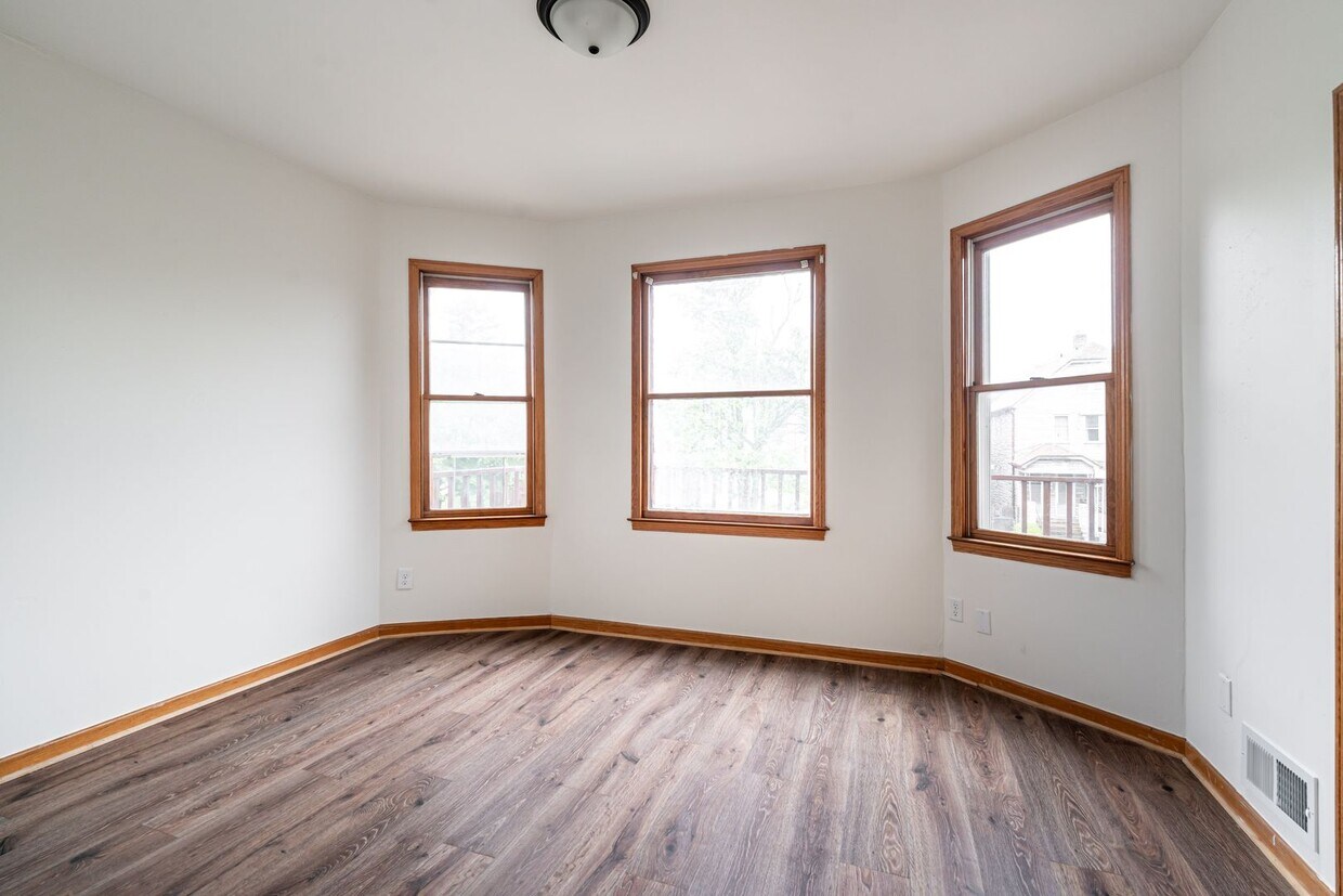 Foto principal - Classic Charm with Modern Updates - Upper ...