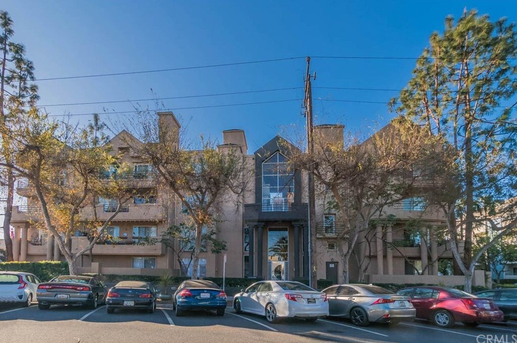 Primary Photo - 640 W 4th St