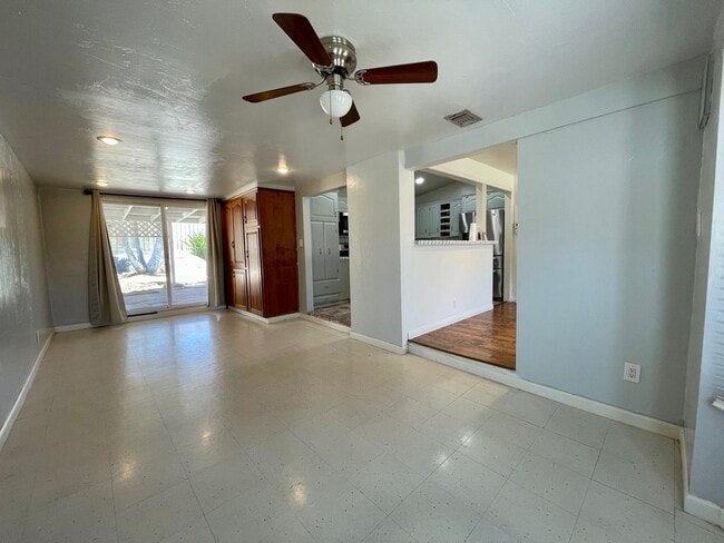 Building Photo - Gorgeous 3 Bedroom 2 Bathroom Home In Lemo...
