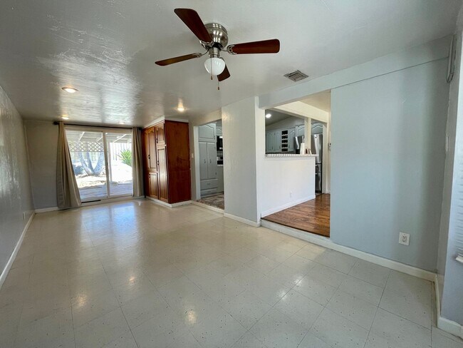 Foto del edificio - Gorgeous 3 Bedroom 2 Bathroom Home In Lemo...