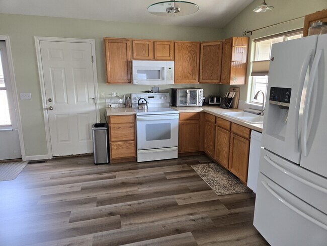 Foto del edificio - 1343 S Cora Ave