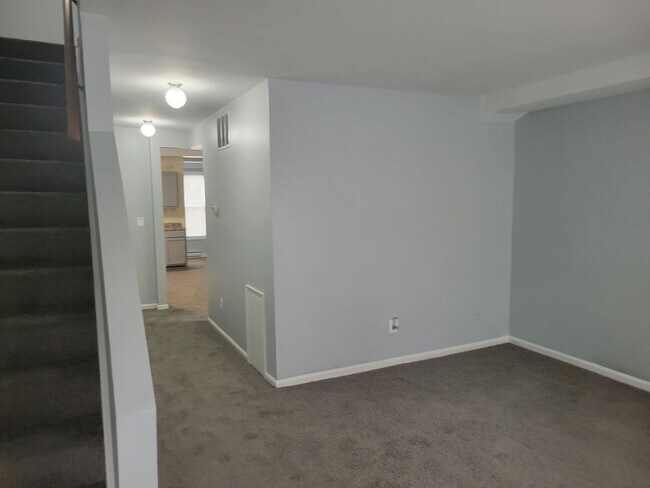Foto del edificio - Spacious 3 BR/2 BA Townhome  in Greenway!
