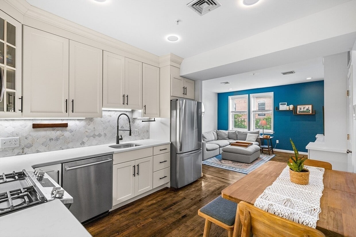 *Pictures are representative samples of the advertised unit. In some cases, the actual units you tou - 22 Battery St