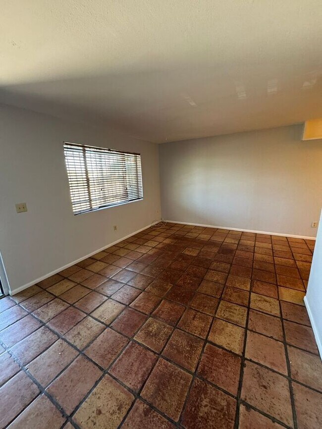 Foto del edificio - 3208 E Almartin St