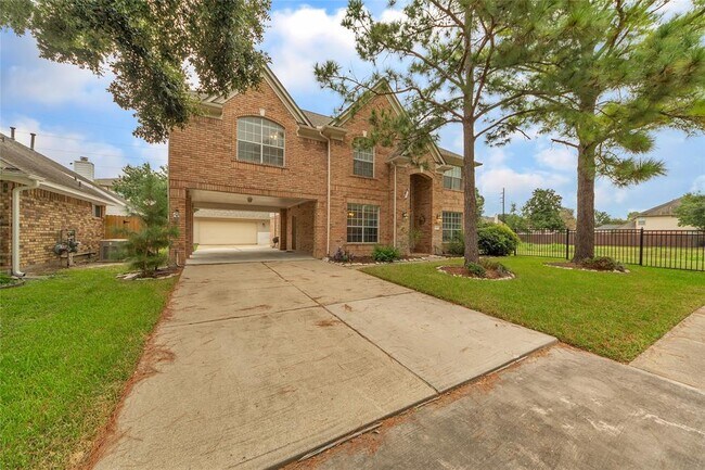 Building Photo - 18502 Autumn Park Dr