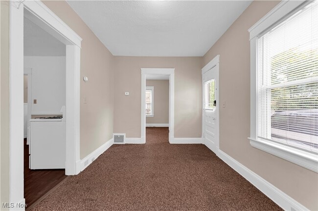Building Photo - 2085 Robin St