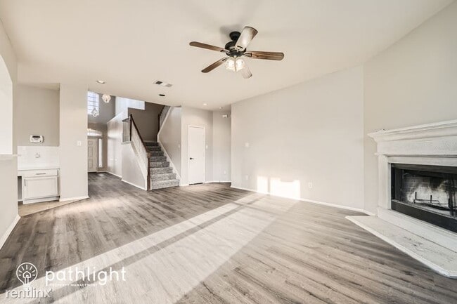 Foto del edificio - 4 br, 2.5 bath House - 6269 Trinity Creek ...