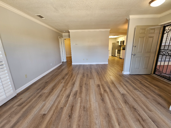 Building Photo - 468 Cherry Ln