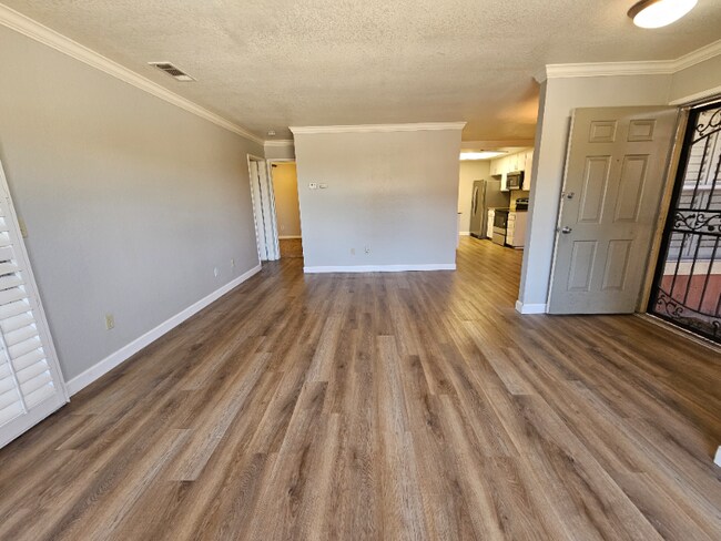 Foto del edificio - 468 Cherry Ln
