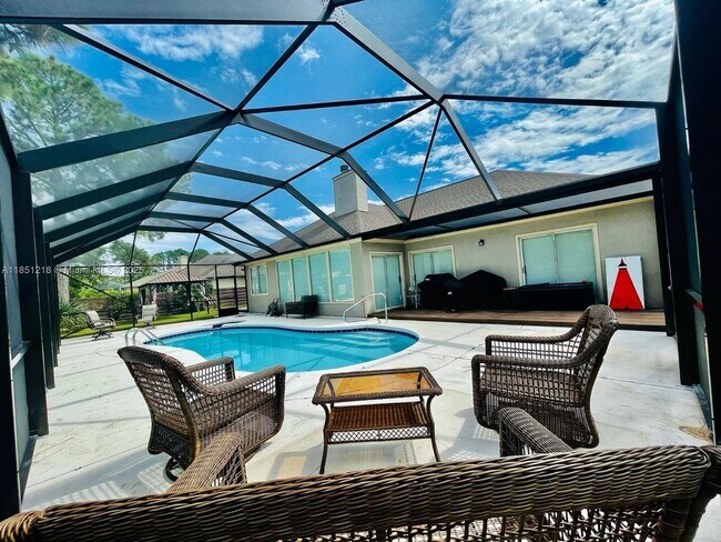 Building Photo - 120 Hombre Cir