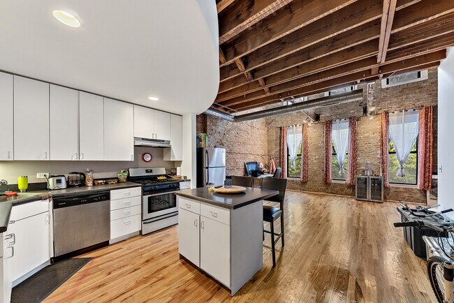 Building Photo - 1828 N Milwaukee Ave