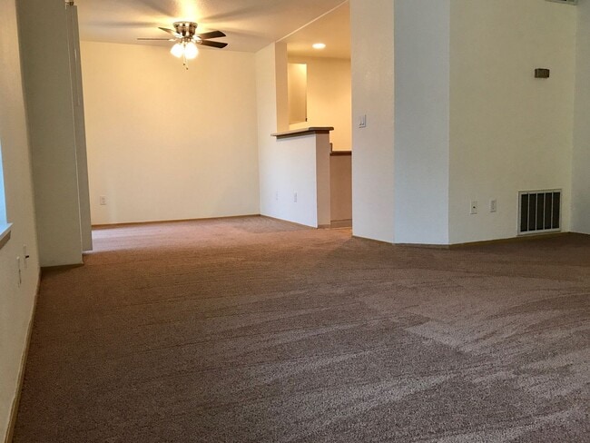 Interior Photo - Oakridge