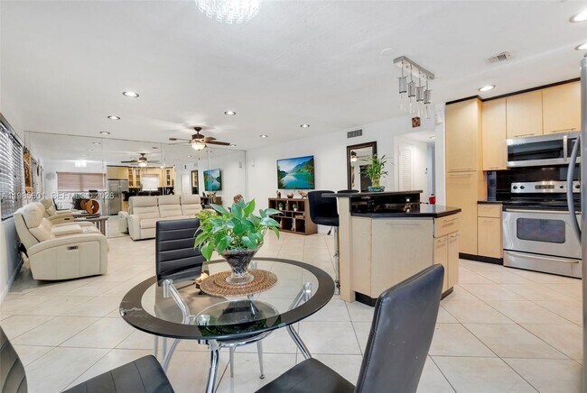 Foto del edificio - 11685 Canal Dr