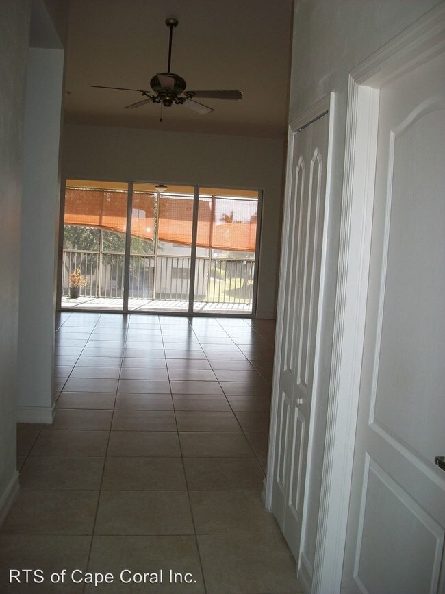 Building Photo - 710 SW 47th St