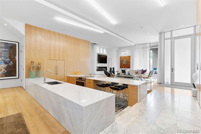 Building Photo - 1115 W 37th Ave