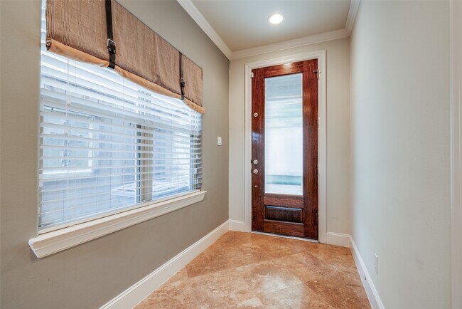 Building Photo - 2915 Pease St