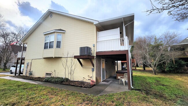 Foto del edificio - 833 Plantation Dr