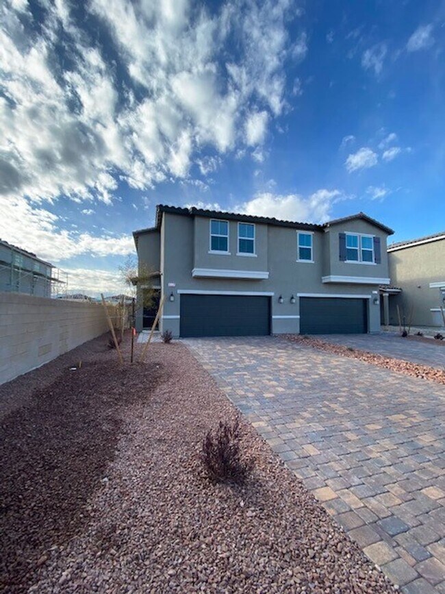 Foto del edificio - ** COMING SOON! ** Modern North Las Vegas Townhome with Granite Countertops, Covered Patio & Open...