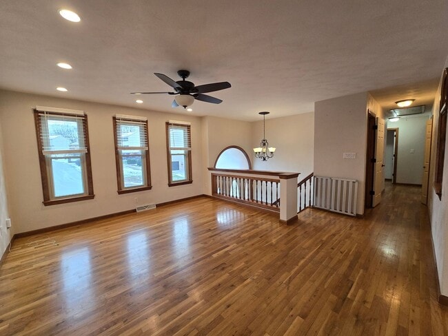 Photo - Beautiful Split Entry - 3 Bedroom 2.5 Bathroom in Rustic Ridge Estates House