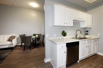 Building Photo - Hollywood View Towers