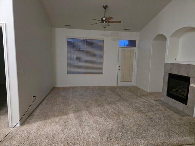 Foto del edificio - 473 N Kent Ln