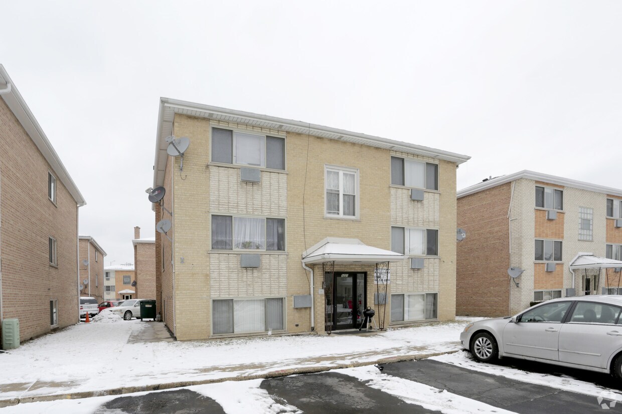 9220 Susy Ln, Schiller Park, IL 60176 Apartments in Schiller Park, IL