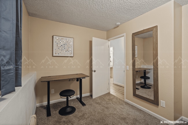 Foto del edificio - 12739-12739 Tanada Loop