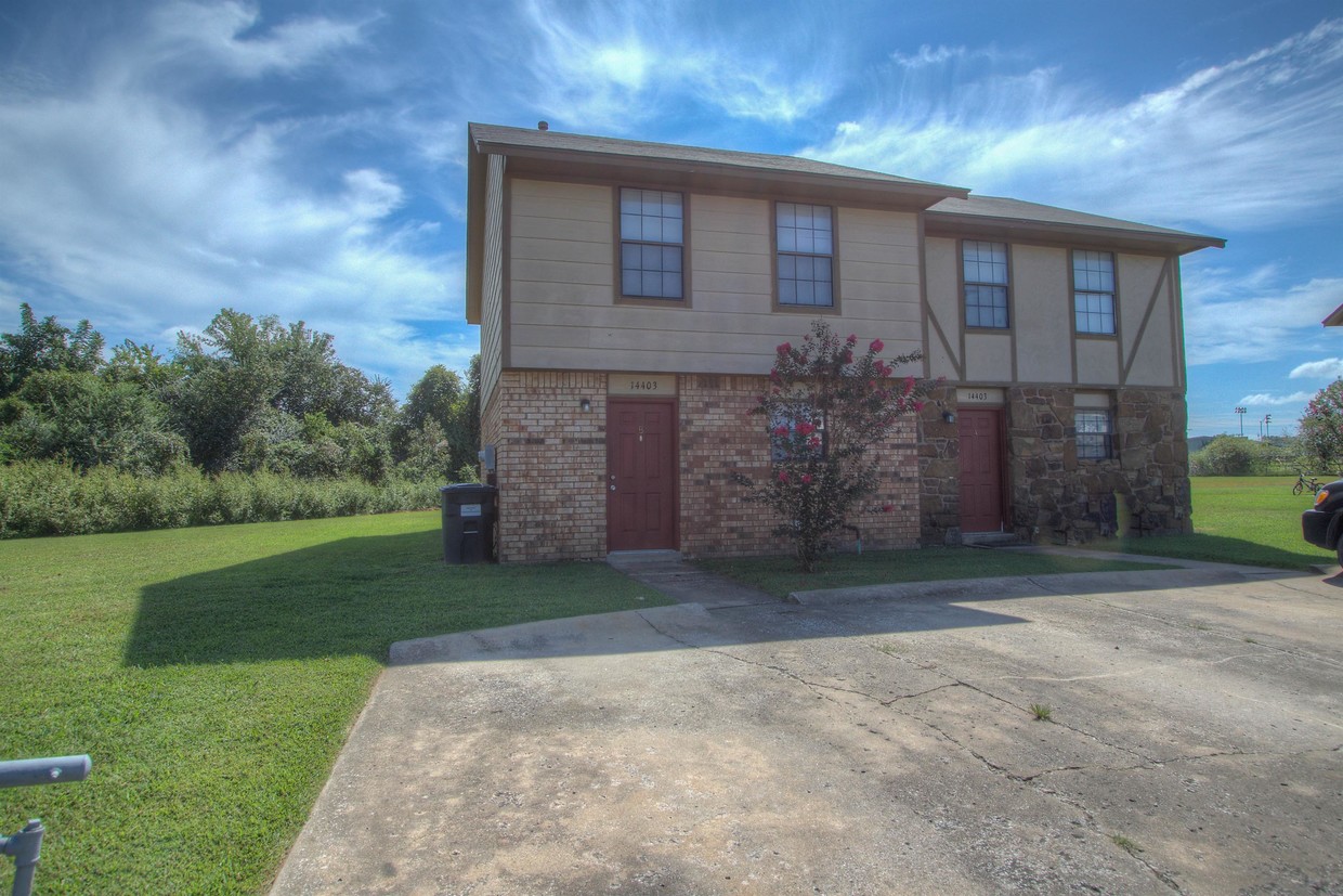 Primary Photo - 30151 E Hwy 51