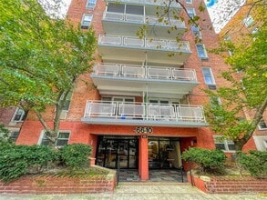 Building Photo - 66-10 Thornton Pl