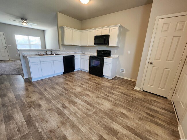 Building Photo - 1072 Santa Fe Trl